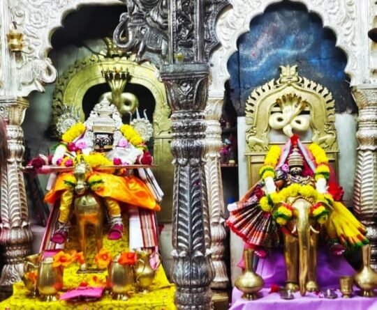 महाशिवरात्री निमित्त सिद्धनाथ मंदिराच्या भूयारातील स्वयंभू शिवलिंग महाशिवरात्रीला रात्रभर खुले राहणार महाशिवरात्री निमित्त सिद्धनाथ मंदिराच्या भूयारातील स्वयंभू शिवलिंग महाशिवरात्रीला रात्रभर खुले राहणार