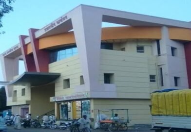 म्हसवडमध्ये घंटागाडीचा ‘गुपचूप’ खेळ; शिक्षक कॉलनीतील नागरिक संतप्त — ठोस कारवाईची मागणी