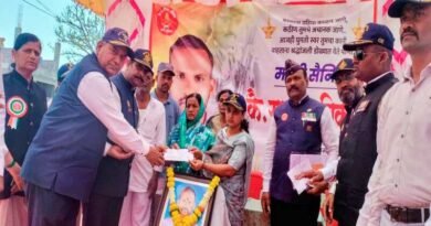 चितळीमध्ये माजी सैनिकांचा आक्रोश; रणजीत निकम हत्येच्या निषेधार्थ मोर्चा, कुटुंबाला आर्थिक मदत चितळीमध्ये माजी सैनिकांचा आक्रोश; रणजीत निकम हत्येच्या निषेधार्थ मोर्चा, कुटुंबाला आर्थिक मदत