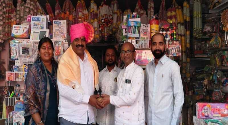 बाळासाहेब पिसे यांच्या वाढदिवसानिमित्त सत्कार