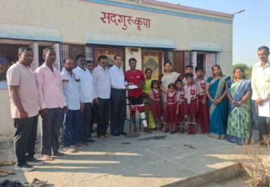 क्रांतिवीर शैक्षणिक संकुलाचे दातृत्व; अपघातग्रस्त पालकाला विद्यार्थ्यांकडून मदतीचा हात