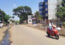उंब्रज–चरेगाव रस्त्यावर ड्रेनेजचे पाणी; दुर्गंधीने नागरिक हैराण