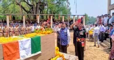 वीर जवान संतोष जाधव यांना सैनिक फेडरेशन चे वतीने वाहिली श्रद्धांजली* वीर जवान संतोष जाधव यांना सैनिक फेडरेशन चे वतीने वाहिली श्रद्धांजली*