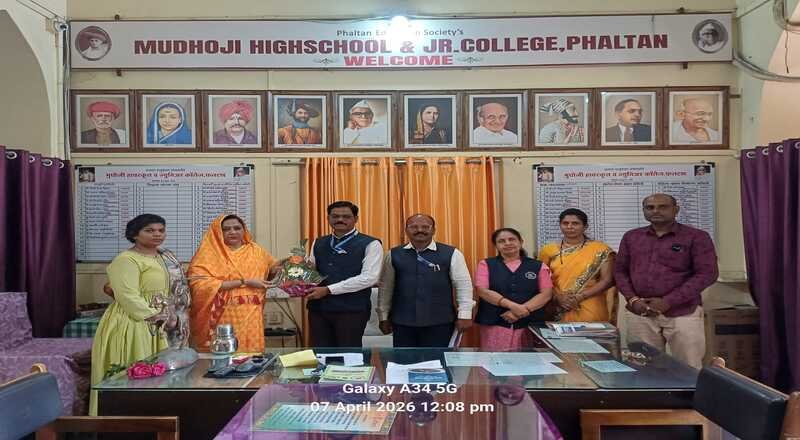 फलटणमध्ये विद्यार्थ्यांसाठी संस्कार, आरोग्य व मोबाईल वापरावर मार्गदर्शन शिबिर उत्साहात संपन्न फलटणमध्ये विद्यार्थ्यांसाठी संस्कार, आरोग्य व मोबाईल वापरावर मार्गदर्शन शिबिर उत्साहात संपन्न