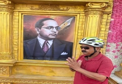 ५० किमी सायकलिंग करत डॉ. बाबासाहेब आंबेडकरांना अनोखे अभिवादन ५० किमी सायकलिंग करत डॉ. बाबासाहेब आंबेडकरांना अनोखे अभिवादन