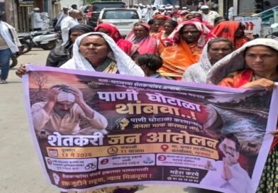 ४४ अंश तापमानात माण-खटाव पेटला! हक्काच्या पाण्यासाठी शेतकऱ्यांचा आक्रोश मोर्चा; आंदोलनानंतर रक्तदान करून प्रशासनाला दिला इशारा ४४ अंश तापमानात माण-खटाव पेटला! हक्काच्या पाण्यासाठी शेतकऱ्यांचा आक्रोश मोर्चा; आंदोलनानंतर रक्तदान करून प्रशासनाला दिला इशारा