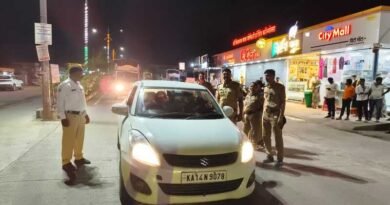 म्हसवड पोलिसांची धडक कारवाई; कर्णकर्कश आवाजाच्या बुलेटसह ४० वाहनधारकांवर दंडात्मक कारवाई म्हसवड पोलिसांची धडक कारवाई; कर्णकर्कश आवाजाच्या बुलेटसह ४० वाहनधारकांवर दंडात्मक कारवाई