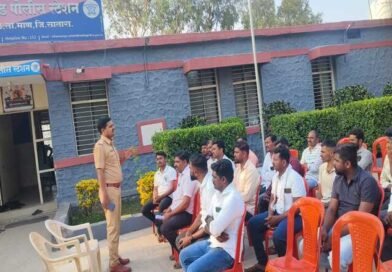 म्हसवड पोलिसांचा डॉल्बी-डीजेवर कडक इशारा; नियम मोडणाऱ्यांवर होणार कठोर कारवाई रात्री १० नंतर साऊंड सिस्टीम वाजविल्यास थेट गुन्हे दाखल करण्याचा इशारा म्हसवड पोलिसांचा डॉल्बी-डीजेवर कडक इशारा; नियम मोडणाऱ्यांवर होणार कठोर कारवाई रात्री १० नंतर साऊंड सिस्टीम वाजविल्यास थेट गुन्हे दाखल करण्याचा इशारा
