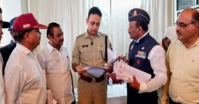 सैनिकांच्या प्रश्नांवर जिल्हा पोलीस अधीक्षक निखिल पिंगळे यांची तत्पर भूमिका; माजी सैनिक संरक्षण समिती बैठकीत विविध प्रकरणांचा आढावा सैनिकांच्या प्रश्नांवर जिल्हा पोलीस अधीक्षक निखिल पिंगळे यांची तत्पर भूमिका; माजी सैनिक संरक्षण समिती बैठकीत विविध प्रकरणांचा आढावा