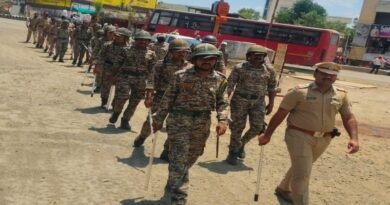 बकरी ईद अनुषंगाने दहिवडी शहरात पोलिसांचे भव्य संचलन सपोनि दत्तात्रय दराडे यांच्या नेतृत्वाखाली नागरिकांना शांततेचे आवाहन बकरी ईद अनुषंगाने दहिवडी शहरात पोलिसांचे भव्य संचलन सपोनि दत्तात्रय दराडे यांच्या नेतृत्वाखाली नागरिकांना शांततेचे आवाहन