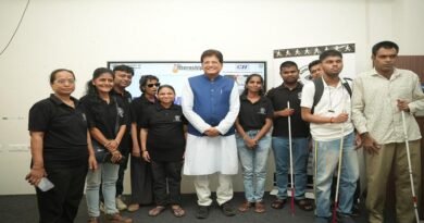 केंद्रीय मंत्री पियुष गोयल यांनी आधारिका फाउंडेशनच्या अंध मित्रांची घेतली भेट; स्वावलंबी जीवनप्रवासाचे केले कौतुक