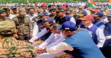 मातृभूमीसाठी सर्वोच्च बलिदान देणाऱ्या शहीद अर्जुन जाधव यांना सैनिक फेडरेशनची भावपूर्ण श्रद्धांजली मातृभूमीसाठी सर्वोच्च बलिदान देणाऱ्या शहीद अर्जुन जाधव यांना सैनिक फेडरेशनची भावपूर्ण श्रद्धांजली