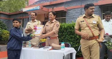 गिनिज वर्ल्ड रेकॉर्डवीर वसिम शेखचा अपर पोलीस अधीक्षक डॉ. वैशाली कडूकर यांच्या हस्ते प्रमाणपत्र, पुष्प व भेटवस्तू देऊन सन्मान गिनिज वर्ल्ड रेकॉर्डवीर वसिम शेखचा अपर पोलीस अधीक्षक डॉ. वैशाली कडूकर यांच्या हस्ते प्रमाणपत्र, पुष्प व भेटवस्तू देऊन सन्मान
