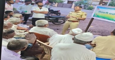 ज्येष्ठांच्या सुरक्षेसाठी तळबीड पोलिसांची पुढाकार; शिरवडेत जनजागृती अभियानाला उत्स्फूर्त प्रतिसाद ज्येष्ठांच्या सुरक्षेसाठी तळबीड पोलिसांची पुढाकार; शिरवडेत जनजागृती अभियानाला उत्स्फूर्त प्रतिसाद