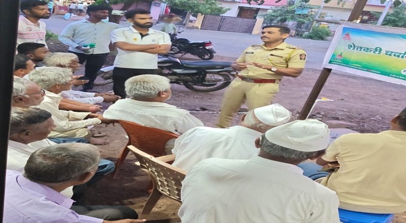 ज्येष्ठांच्या सुरक्षेसाठी तळबीड पोलिसांची पुढाकार; शिरवडेत जनजागृती अभियानाला उत्स्फूर्त प्रतिसाद ज्येष्ठांच्या सुरक्षेसाठी तळबीड पोलिसांची पुढाकार; शिरवडेत जनजागृती अभियानाला उत्स्फूर्त प्रतिसाद