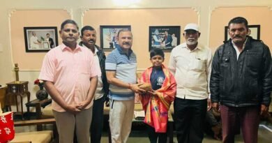 गिनीज वर्ल्ड रेकॉर्डधारक वसीम शेखचा माजी कोकण आयुक्त प्रभाकर देशमुख यांच्या हस्ते गौरव