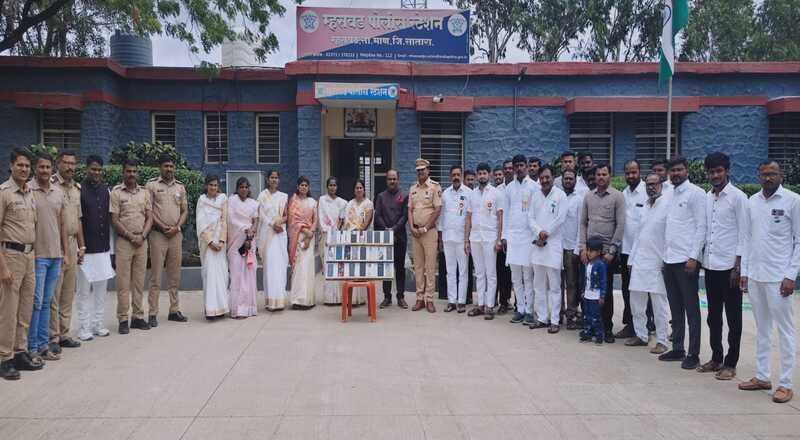 व्या स्वातंत्र्यदिनानिमित्त म्हसवड पोलिसांची नागरिकांना अनोखी भेट ९ लाख ७० हजार रुपये किमतीचे ४८ महागडे मोबाईल मूळ मालकांना परत व्या स्वातंत्र्यदिनानिमित्त म्हसवड पोलिसांची नागरिकांना अनोखी भेट ९ लाख ७० हजार रुपये किमतीचे ४८ महागडे मोबाईल मूळ मालकांना परत