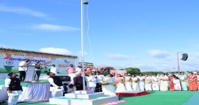 म्हसवड नगरपरिषदेत स्वातंत्र्य दिन उत्साहात साजरा; सफाई कर्मचाऱ्याच्या हस्ते ध्वजारोहण म्हसवड नगरपरिषदेत स्वातंत्र्य दिन उत्साहात साजरा; सफाई कर्मचाऱ्याच्या हस्ते ध्वजारोहण