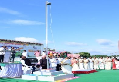 म्हसवड नगरपरिषदेत स्वातंत्र्य दिन उत्साहात साजरा; सफाई कर्मचाऱ्याच्या हस्ते ध्वजारोहण म्हसवड नगरपरिषदेत स्वातंत्र्य दिन उत्साहात साजरा; सफाई कर्मचाऱ्याच्या हस्ते ध्वजारोहण
