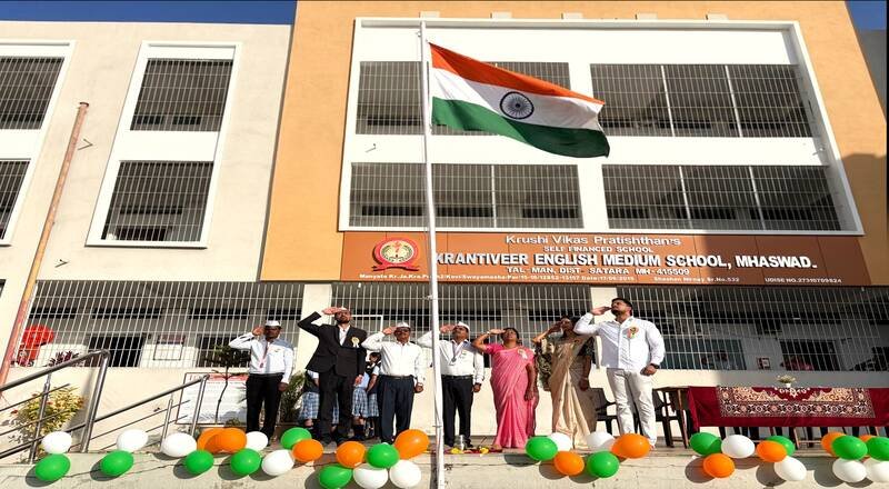 क्रांतिवीर संकुलात स्वातंत्र दिन उत्साहात साजरा