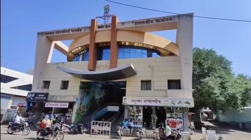 म्हसवड नगरपरिषदेच्या विशेष सभेत आठ महत्त्वाच्या ठरावांना मंजुरी; स्थानिक व्यावसायिकांसाठी गाळ्यांचा निर्णय ठरला विशेष आकर्षण म्हसवड नगरपरिषदेच्या विशेष सभेत आठ महत्त्वाच्या ठरावांना मंजुरी; स्थानिक व्यावसायिकांसाठी गाळ्यांचा निर्णय ठरला विशेष आकर्षण