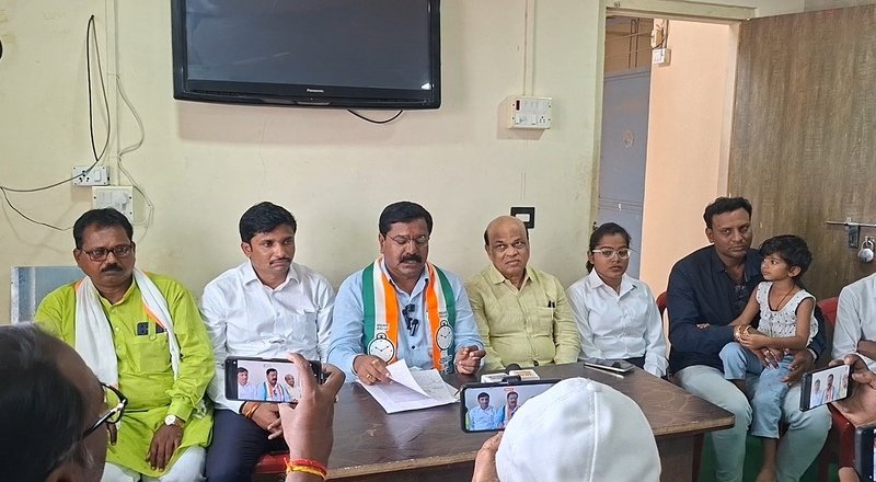 म्हसवड पालिकेचा कारभार मनमानीने सुरू?; किशोर सोनवणेंचा सत्ताधाऱ्यांवर घणाघाती हल्ला म्हसवड पालिकेचा कारभार मनमानीने सुरू?; किशोर सोनवणेंचा सत्ताधाऱ्यांवर घणाघाती हल्ला