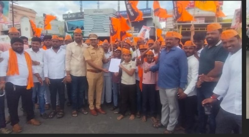 म्हसवडमध्ये हजारो मराठा बांधवांचा एल्गार! म्हसवडमध्ये हजारो मराठा बांधवांचा एल्गार!