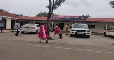 गणेशोत्सवात कायदा-सुव्यवस्था अबाधित ठेवण्यासाठी दहिवडी पोलिसांची मोठी कारवाई गणेशोत्सवात कायदा-सुव्यवस्था अबाधित ठेवण्यासाठी दहिवडी पोलिसांची मोठी कारवाई