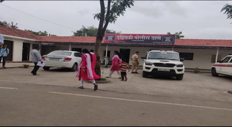 गणेशोत्सवात कायदा-सुव्यवस्था अबाधित ठेवण्यासाठी दहिवडी पोलिसांची मोठी कारवाई गणेशोत्सवात कायदा-सुव्यवस्था अबाधित ठेवण्यासाठी दहिवडी पोलिसांची मोठी कारवाई