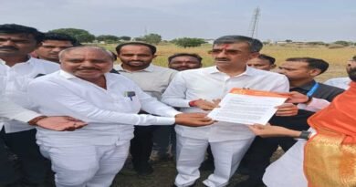 माण तालुका दुष्काळग्रस्त जाहीर करून शेतकऱ्यांना तातडीने मदत द्या माण तालुका दुष्काळग्रस्त जाहीर करून शेतकऱ्यांना तातडीने मदत द्या