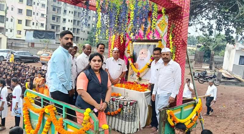 उंब्रज येथे कर्मवीर अण्णांची १३९ वी जयंती उत्साहात भव्य मिरवणुकीत विद्यार्थी, शिक्षक व ग्रामस्थांचा उत्स्फूर्त सहभाग उंब्रज येथे कर्मवीर अण्णांची १३९ वी जयंती उत्साहात भव्य मिरवणुकीत विद्यार्थी, शिक्षक व ग्रामस्थांचा उत्स्फूर्त सहभाग