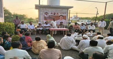 यशराजदादा देसाई यांच्या वाढदिवसानिमित्त म्हसवडमध्ये जीवनावश्यक वस्तूंच्या किटचे वाटप यशराजदादा देसाई यांच्या वाढदिवसानिमित्त म्हसवडमध्ये जीवनावश्यक वस्तूंच्या किटचे वाटप