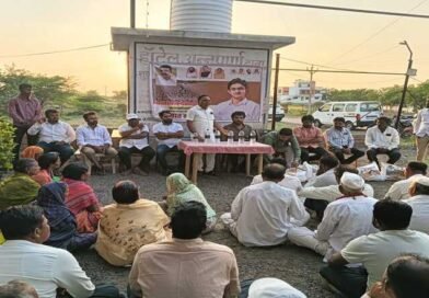 यशराजदादा देसाई यांच्या वाढदिवसानिमित्त म्हसवडमध्ये जीवनावश्यक वस्तूंच्या किटचे वाटप यशराजदादा देसाई यांच्या वाढदिवसानिमित्त म्हसवडमध्ये जीवनावश्यक वस्तूंच्या किटचे वाटप