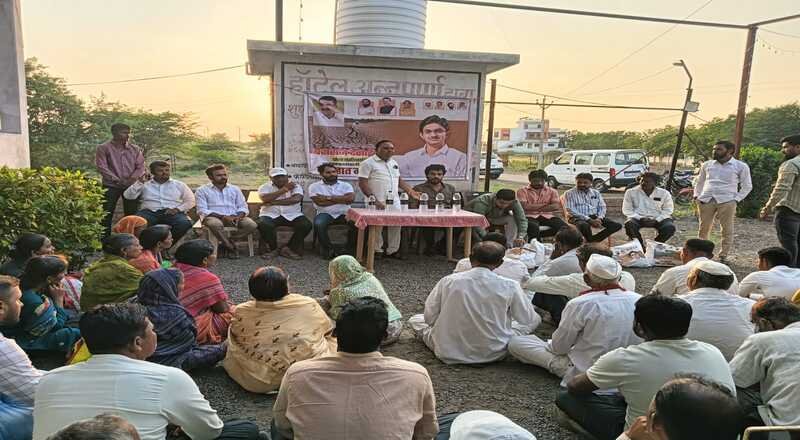 यशराजदादा देसाई यांच्या वाढदिवसानिमित्त म्हसवडमध्ये जीवनावश्यक वस्तूंच्या किटचे वाटप यशराजदादा देसाई यांच्या वाढदिवसानिमित्त म्हसवडमध्ये जीवनावश्यक वस्तूंच्या किटचे वाटप