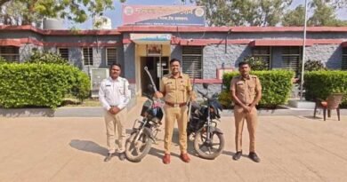 कर्णकर्कश आवाज करणाऱ्या बुलेटस्वारांना म्हसवड पोलिसांचा दणका!